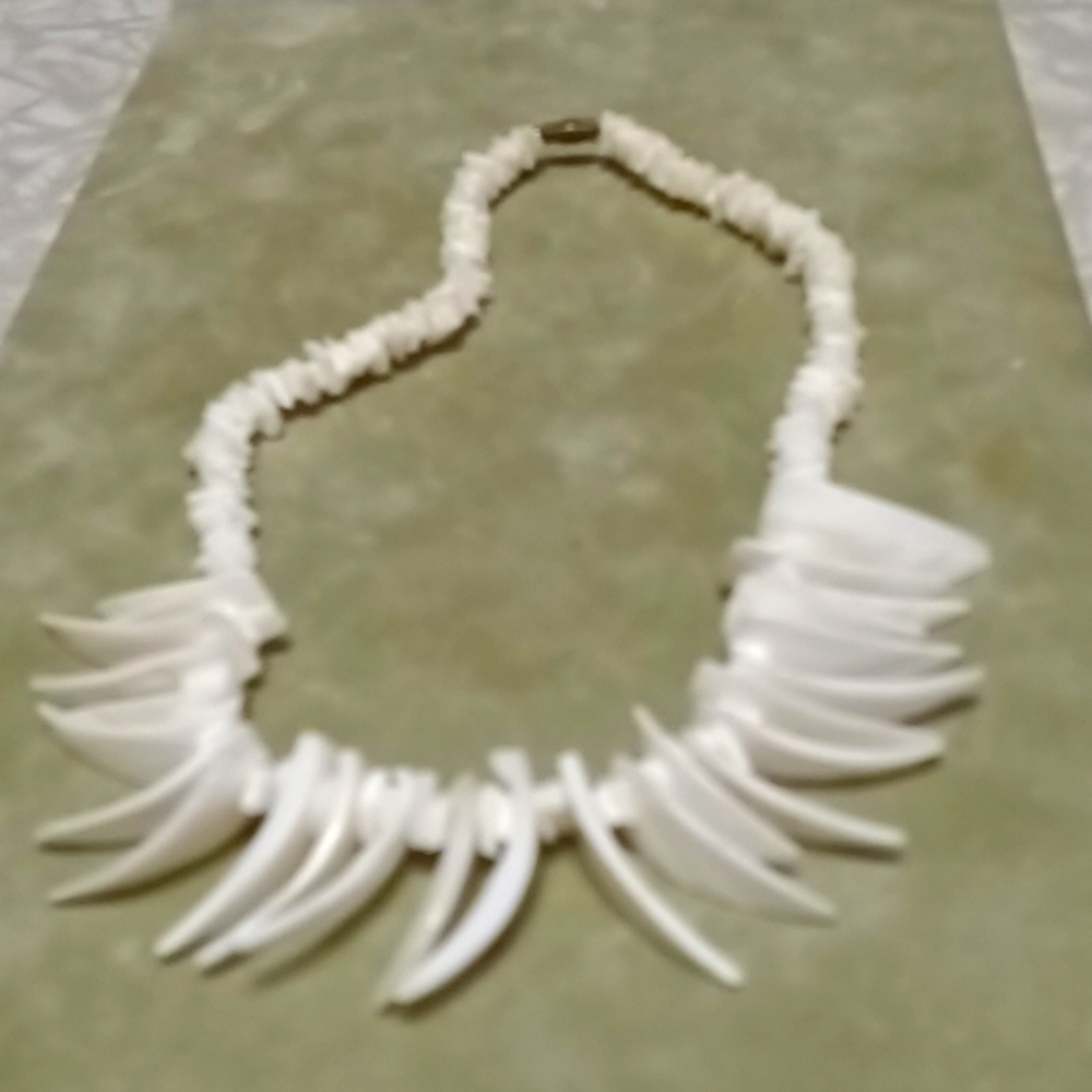 Vintage Shell / Plastic necklace